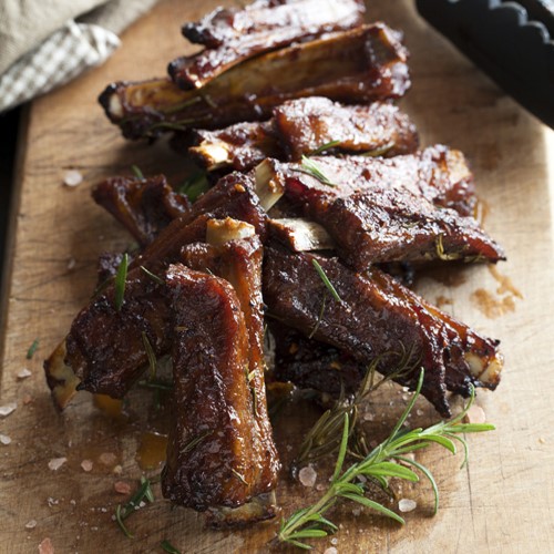 spareribs op houten plank-500