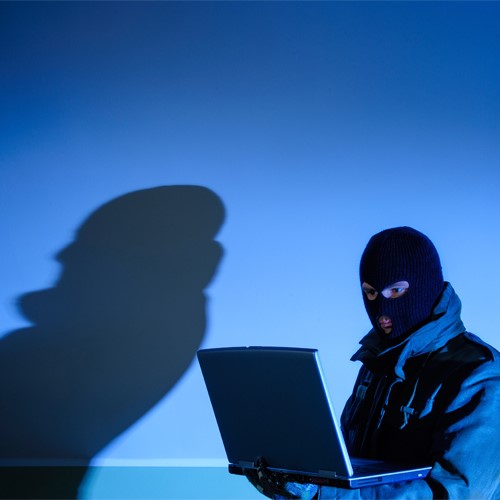 hacker dief laptop-500