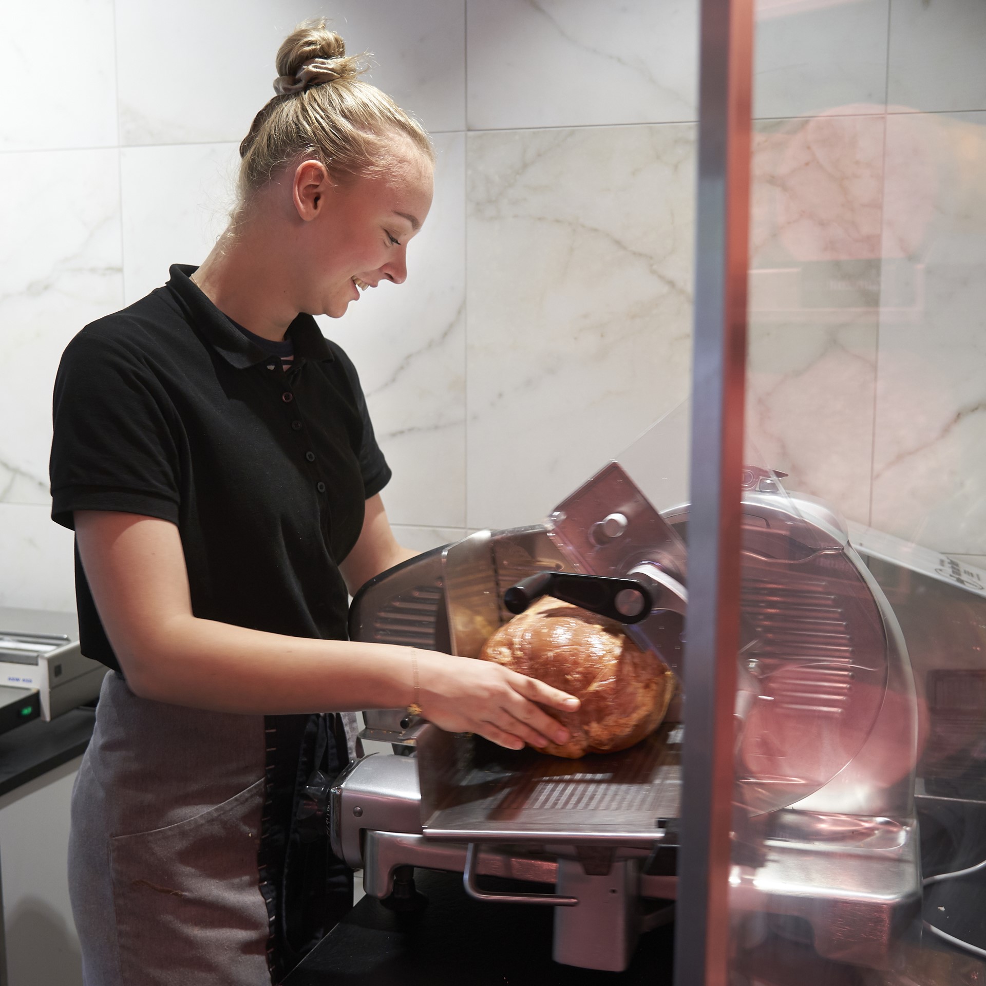 winkelmedewerker snijmachine ham