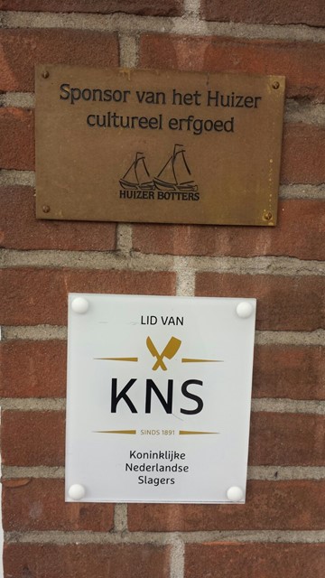 schildje hangt bij koelewijn.JPG