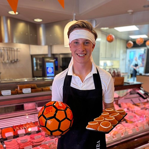 EK voetbal bij Slagerij Van der Geest